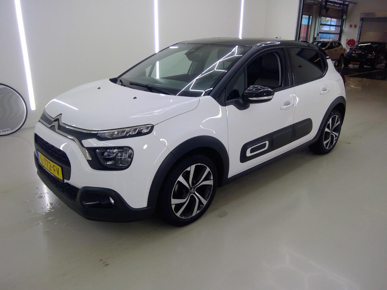 Citroën C3 - 1.2 PureTech Shine | AIRCO|NAVI|CAMERA|NL| - AutoWereld.nl