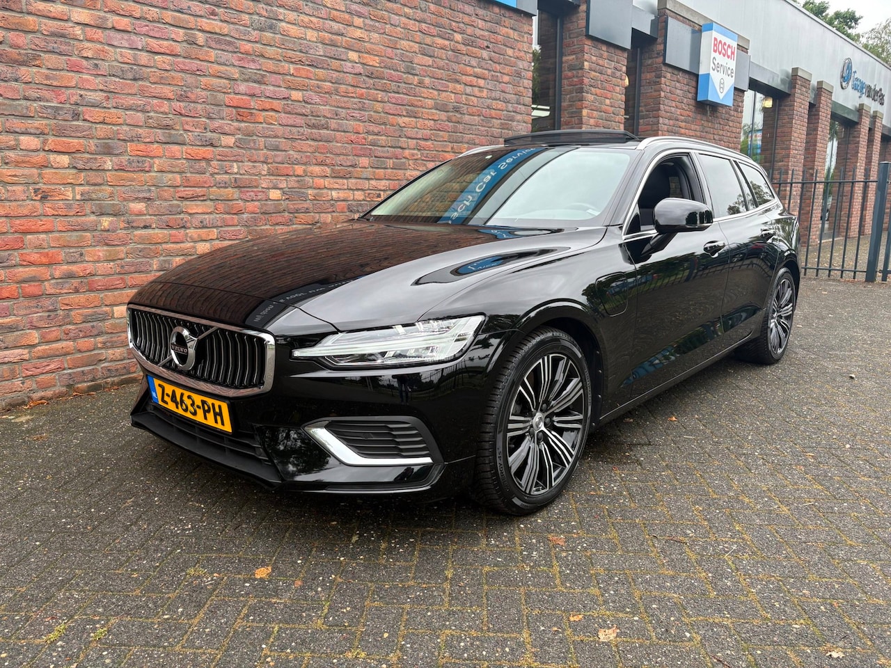 Volvo V60 - 2.0 T8 Twin Engine AWD Inscription|Trekhaak|Panorama|ACC - AutoWereld.nl