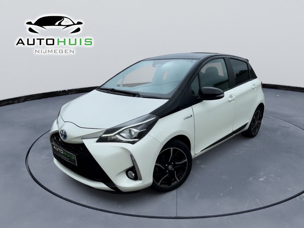 Toyota Yaris - Automaat 1,5 Hybride bi tone Camera Cruise Control LED 16" lm - AutoWereld.nl