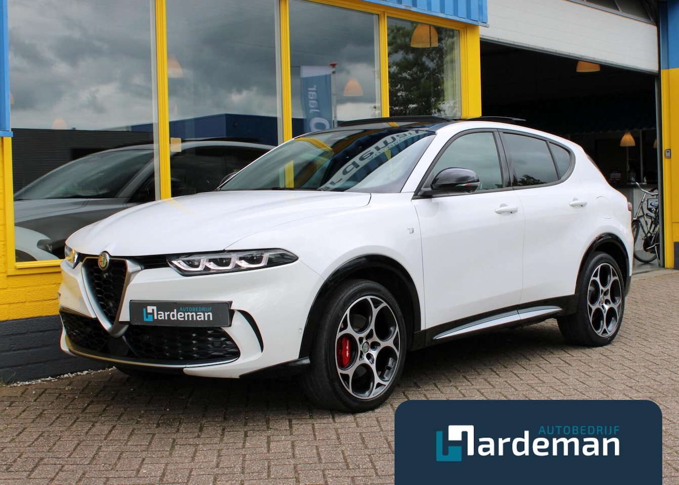 Alfa Romeo Tonale - 1.3T Q4 PHEV Ti Panorama Leder 360 - AutoWereld.nl