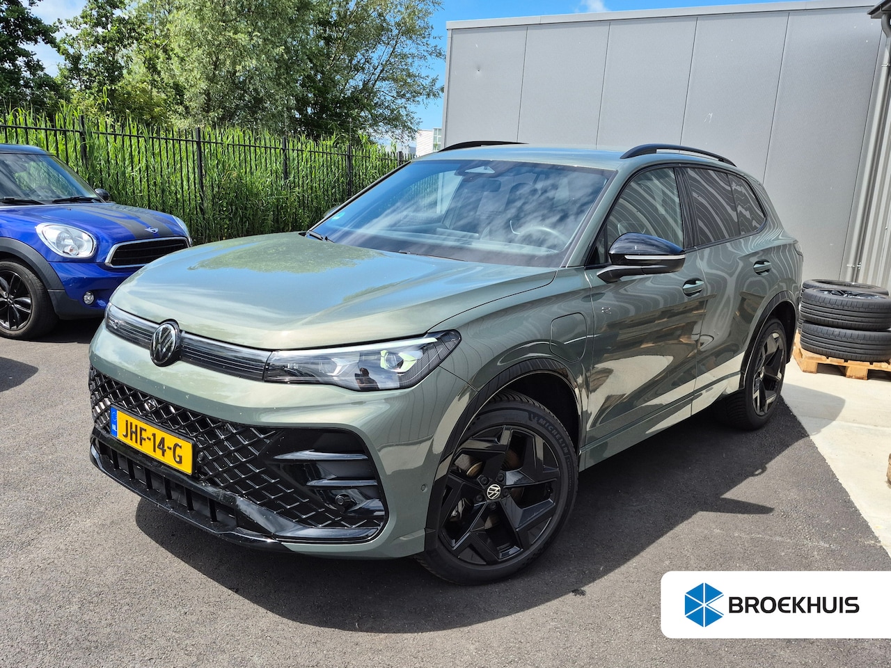 Volkswagen Tiguan - 1.5 eHybrid R-Line Business 272Pk DSG/AUTO Rondomzicht camera | Head-up display | Cruise c - AutoWereld.nl