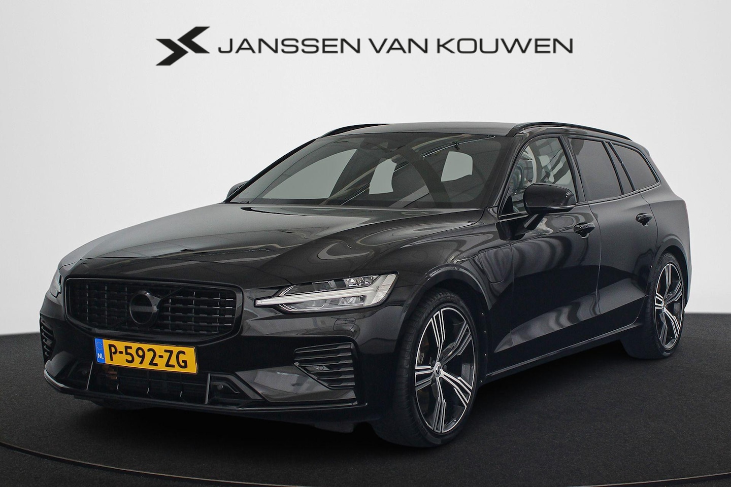 Volvo V60 - 2.0 T6 Recharge AWD R-Design Harman Kardon Stoel-Stuurverwarming Achteruitrijcamera - AutoWereld.nl