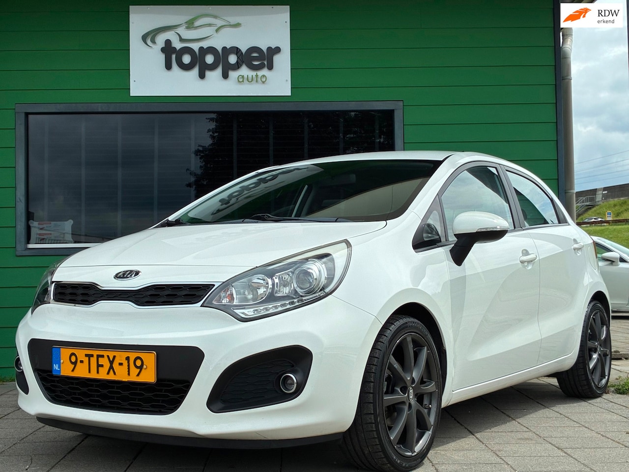Kia Rio - 1.2 CVVT Comfort Pack|1e Eigenaar|Navigatie|CruiseControl|Airco - AutoWereld.nl