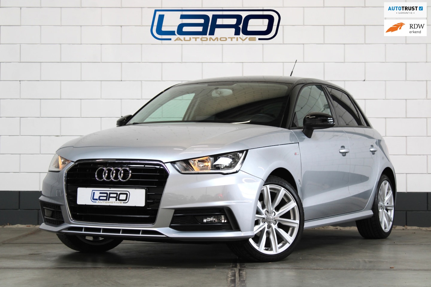 Audi A1 Sportback - 1.0 TFSI S-Line NL auto | Cruise Airco Navi Bluetooth 17" LM - AutoWereld.nl