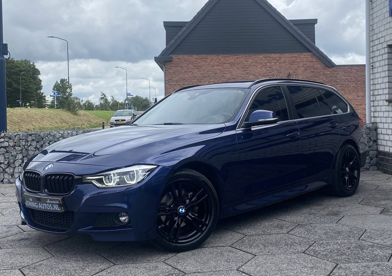 BMW 3-serie Touring - 320i Executive M-sport/ HUD/ Virtual/ Premium Audio/ Trekhaak - AutoWereld.nl