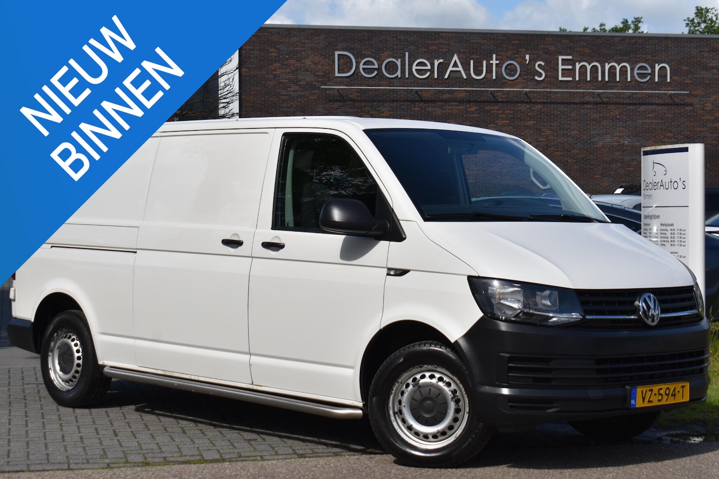 Volkswagen Transporter - 2.0 TDI L2H1 AIRCO NAVI CRUISE TREKHAAK - AutoWereld.nl