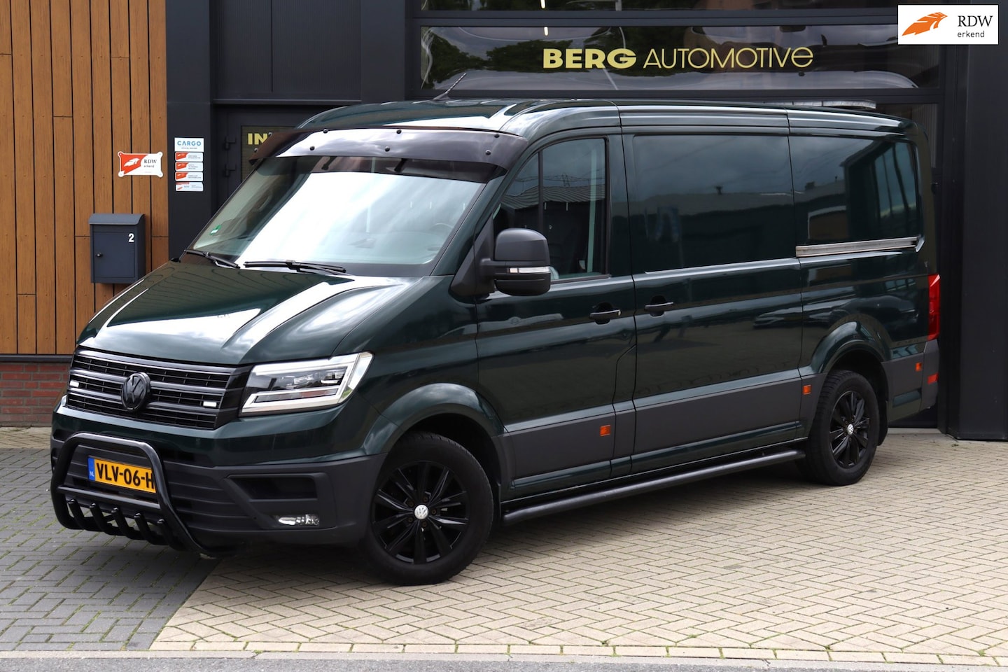 Volkswagen Crafter - 35 2.0 TDI L3H3 | 70 Edition | Apple Carplay | Cruise | Navi | Stoelverwarming | Dubbele S - AutoWereld.nl