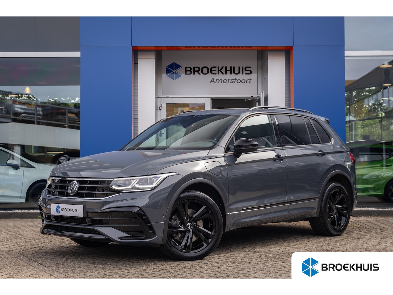 Volkswagen Tiguan - 1.4 TSI eHybrid R-Line Business+ | Pano | 360 camera | Black-style | Cruise adaptief | Dod - AutoWereld.nl