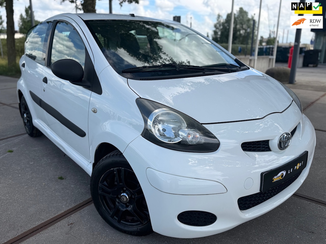 Toyota Aygo - | 1.0 | 2010 | 5DRS | NWE APK | 1 EIGENAAR | VELGEN - AutoWereld.nl