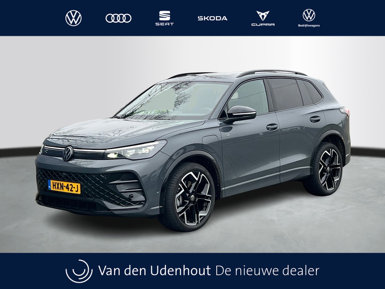Volkswagen Tiguan - 1.5 eHybrid 204pk DSG R-Line Edition Leder Trekhaak Panoramadak / Demonstratieauto - AutoWereld.nl