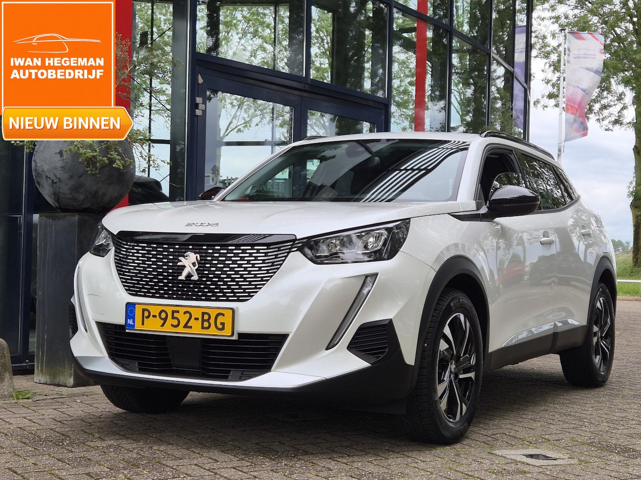 Peugeot 2008 - 1.2 PureTech 130PK Allure | Afn. Trekhaak | Navigatie | Climate Control | Parkeersensoren - AutoWereld.nl