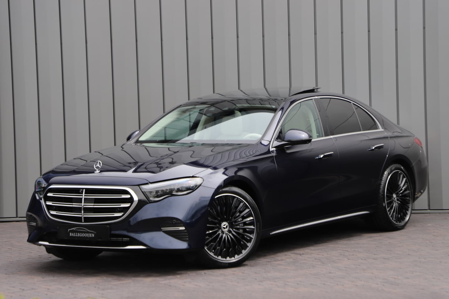 Mercedes-Benz E-klasse - 300e Exclusive Line | 313PK | Luchtvering | Achterasbesturing | Massage | Head-up | Burmes - AutoWereld.nl