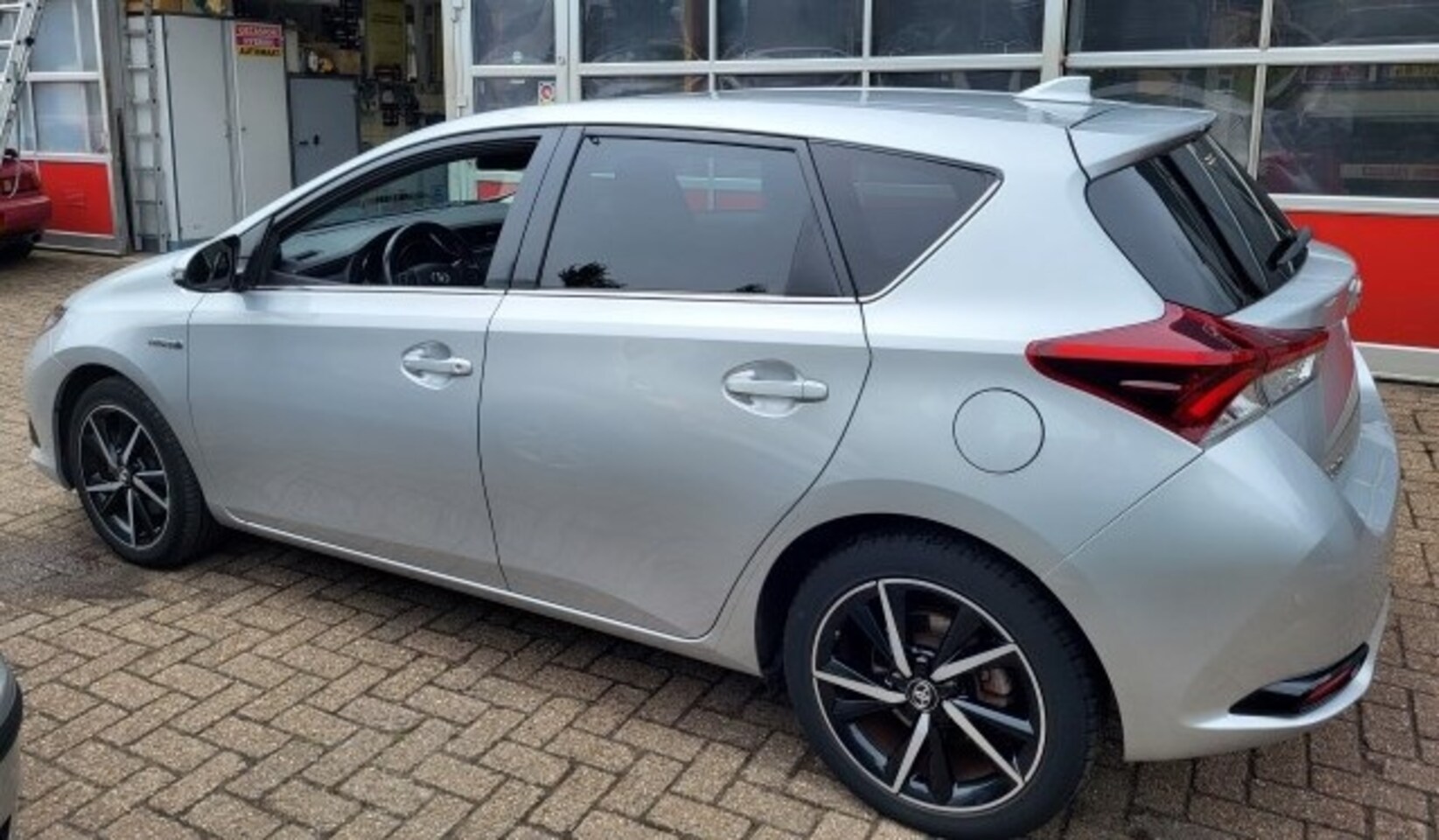 Toyota Auris - 1.8 Hybrid Dyn. Ult. - AutoWereld.nl
