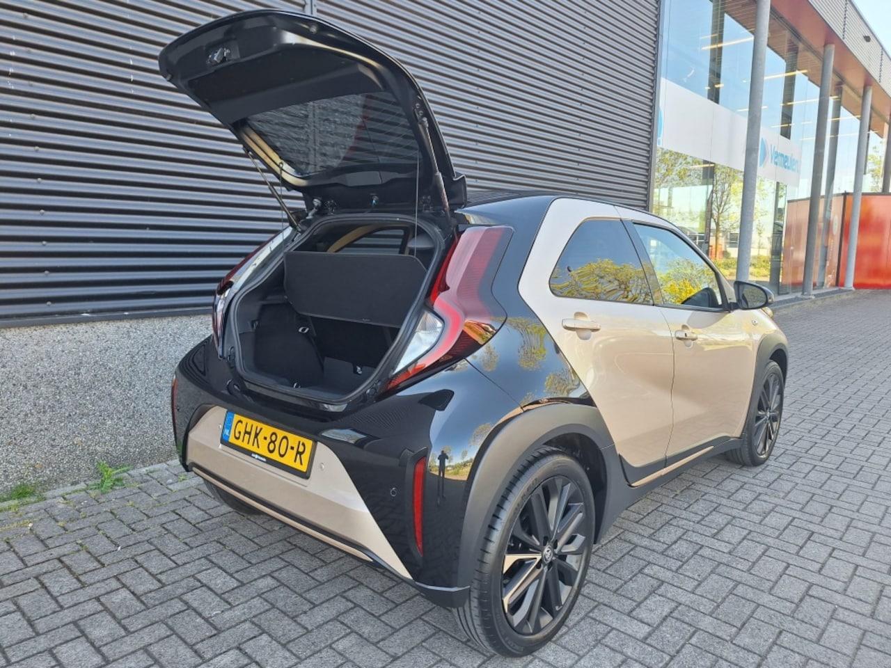 Toyota Aygo X - 1.0 VVT-i Automaat Premium