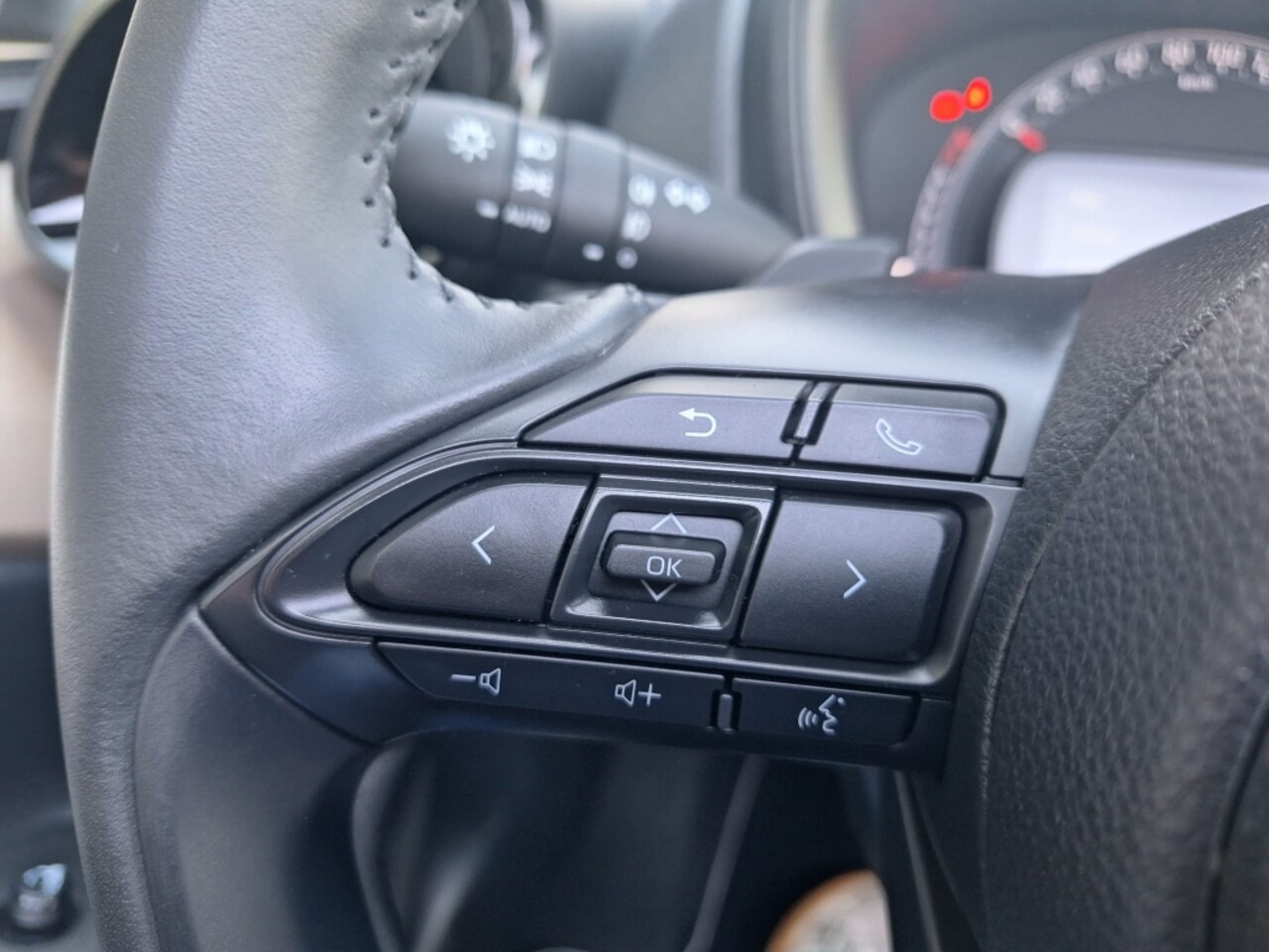 Toyota Aygo X - 1.0 VVT-i Automaat Premium