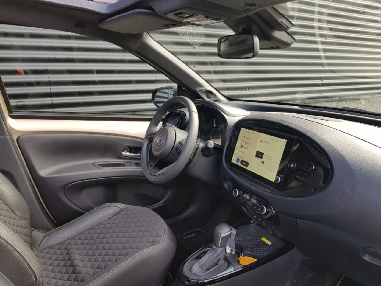 Toyota Aygo X - 1.0 VVT-i Automaat Premium