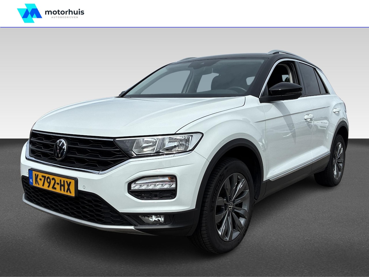 Volkswagen T-Roc - 1.5 TSI Style Business | Achteruitrijcamera | Draadloze telefoonlader | Elektrisch bedienb - AutoWereld.nl