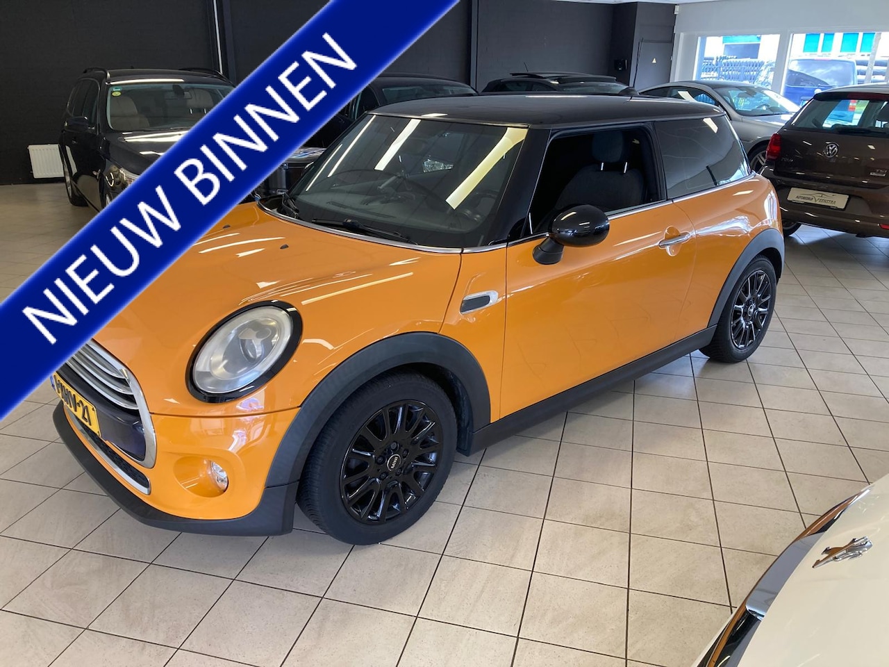 MINI 3-Deurs - 1.5 Cooper First Born Edition. Luxe uitvoering, Nieuwe APK. - AutoWereld.nl