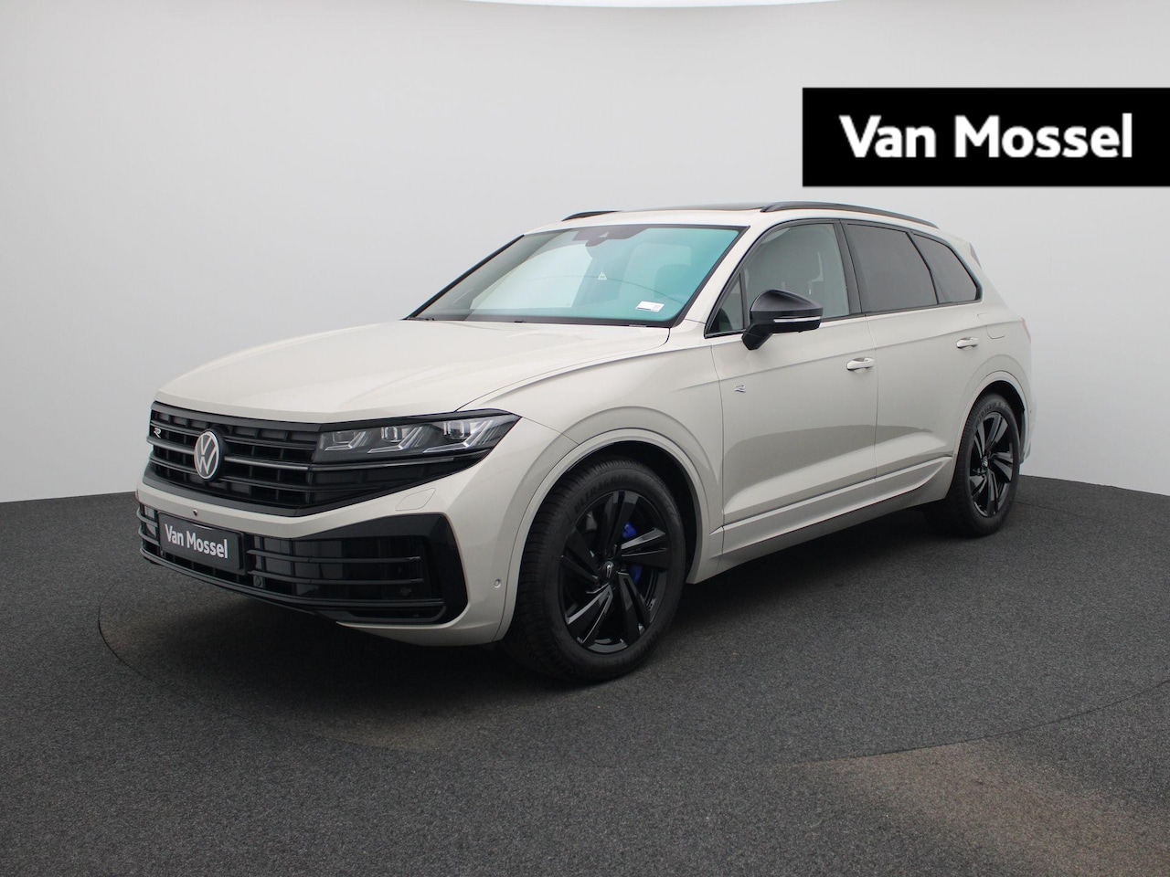 Volkswagen Touareg - 3.0 TSi eHybrid 4MOTION R Edition 462 PK| V6 | Panoramadak | Leder Interieur | Luchtvering - AutoWereld.nl