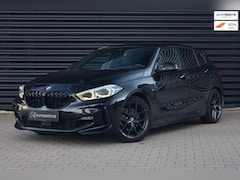 BMW 1-serie - 118i High Executive M sport / CARPLAY / MAXTON / SFEERVERLICHTING / STOELVERWARMING