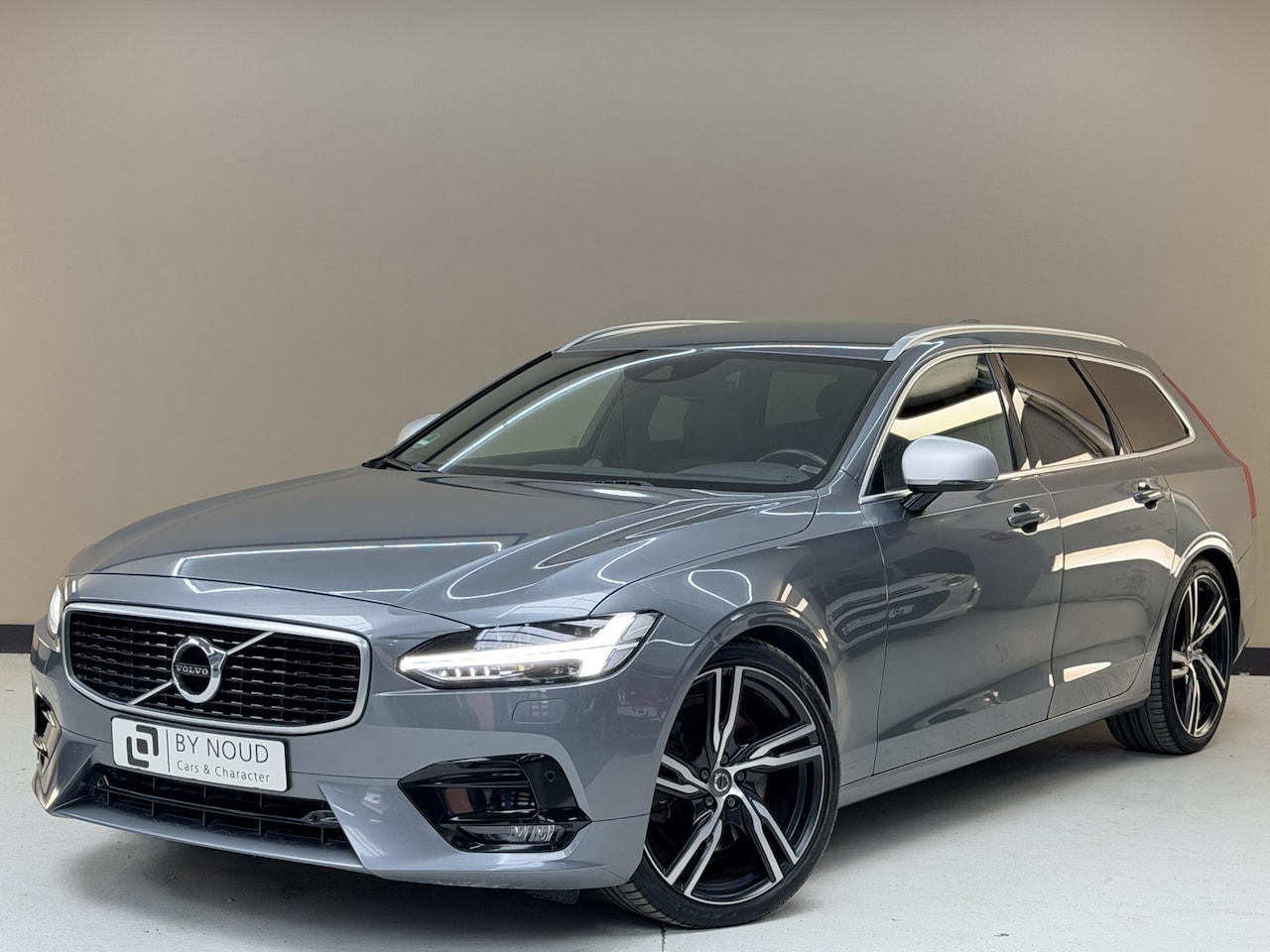 Volvo V90 - 2.0 T6 AWD R-Design 2.0 T6 AWD R-Design, 335Pk, 2017, Polestar, Bowers & Wilkins, Apple CarPlay, Trekhaak, Par - AutoWereld.nl