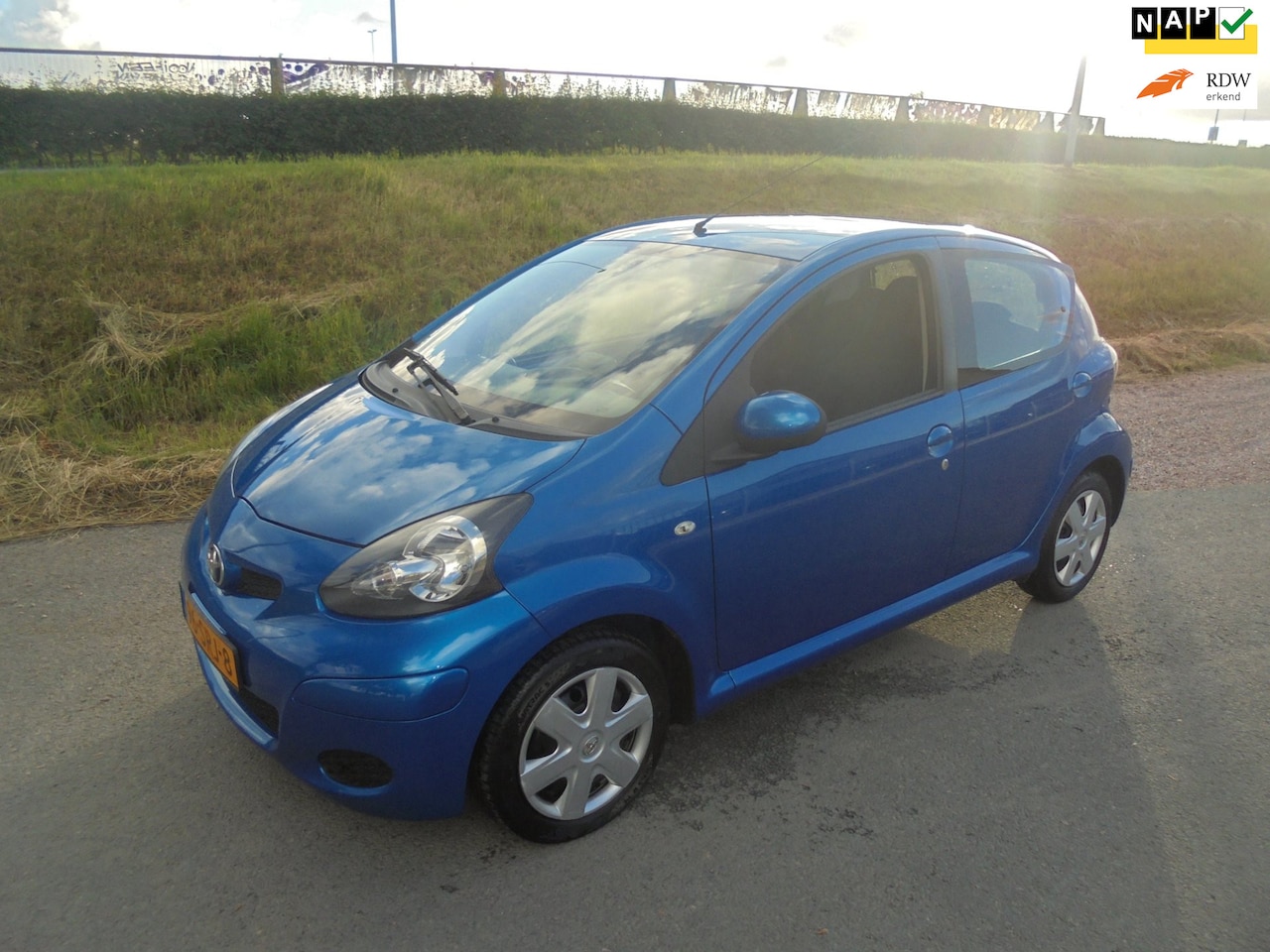 Toyota Aygo - Toyota ayco 1.0 benzine 5 deurs airco navigatie 150.000km eerste eigenaar - AutoWereld.nl