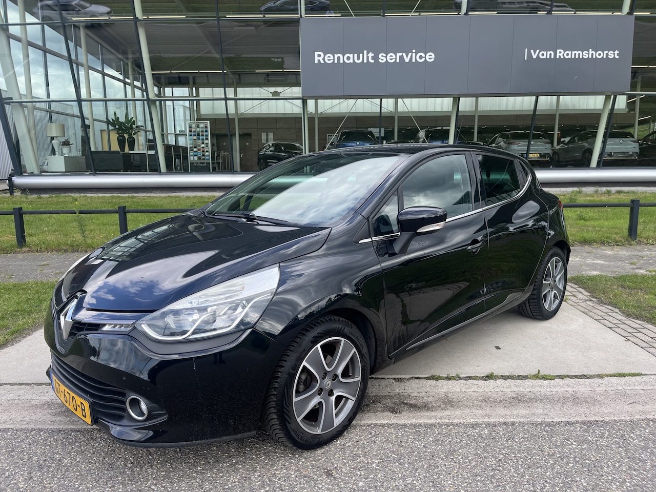 Renault Clio - 0.9 TCe ECO Night&Day / Dealer onderhouden/ Trekhaak / Airco / Elek Ramen V / - AutoWereld.nl