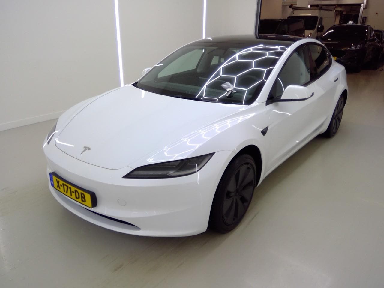 Tesla Model 3 - Standard RWD Plus Highland 97% SoH [ HW4+LFP-ACCU+AUTOPILOT+60 kWh+PREMIUM AUDIO ] - AutoWereld.nl