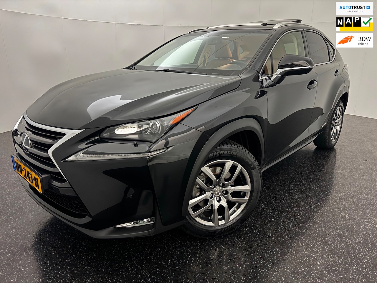 Lexus NX - 300h AWD Luxury Line / Pano / Leder / Dealeronderhouden / NAP - AutoWereld.nl