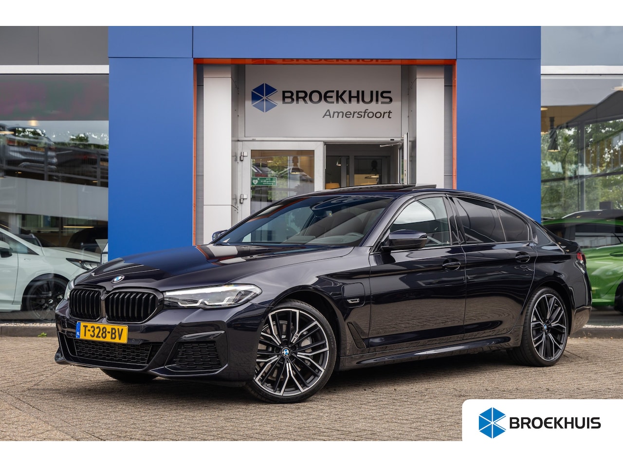BMW 5-serie - 530e | Pano | 20'' | Leder | M-pakket | Harman/kardon | Head-up | Elektrisch verstelb. bes - AutoWereld.nl
