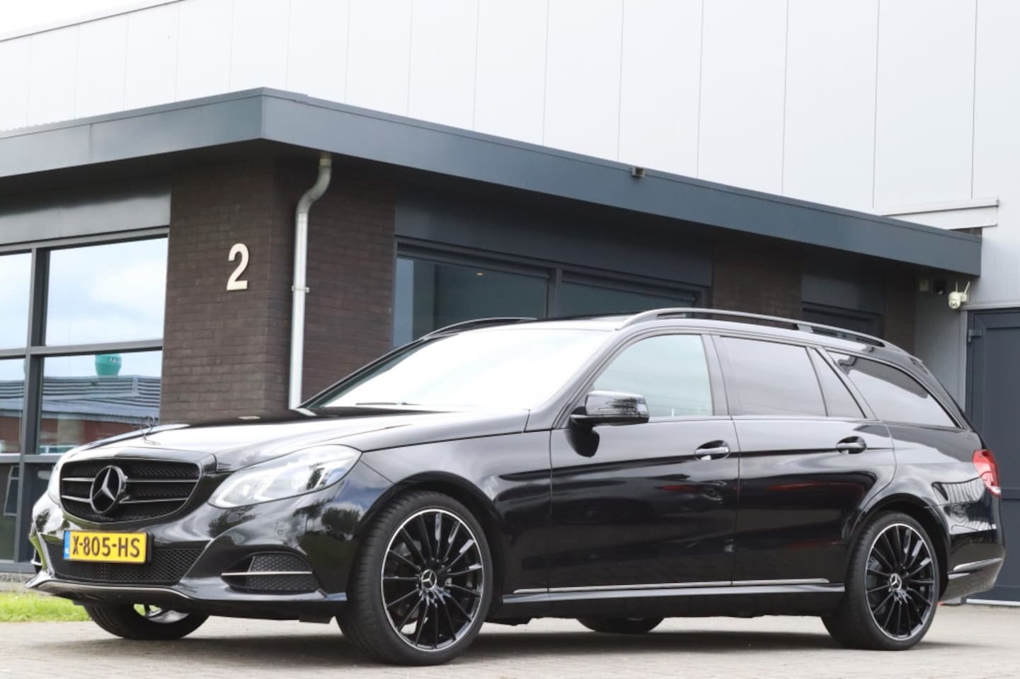Mercedes-Benz E-klasse Estate - 200 Avantgarde Black Optic 19 inch Trekhaak - AutoWereld.nl