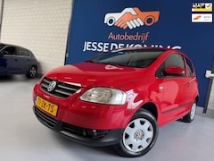Volkswagen Fox - 1.4 Trendline / bj.2008 / kleur: rood / stuurbekrachtiging / stereo / APK tot 06/2027 / NA