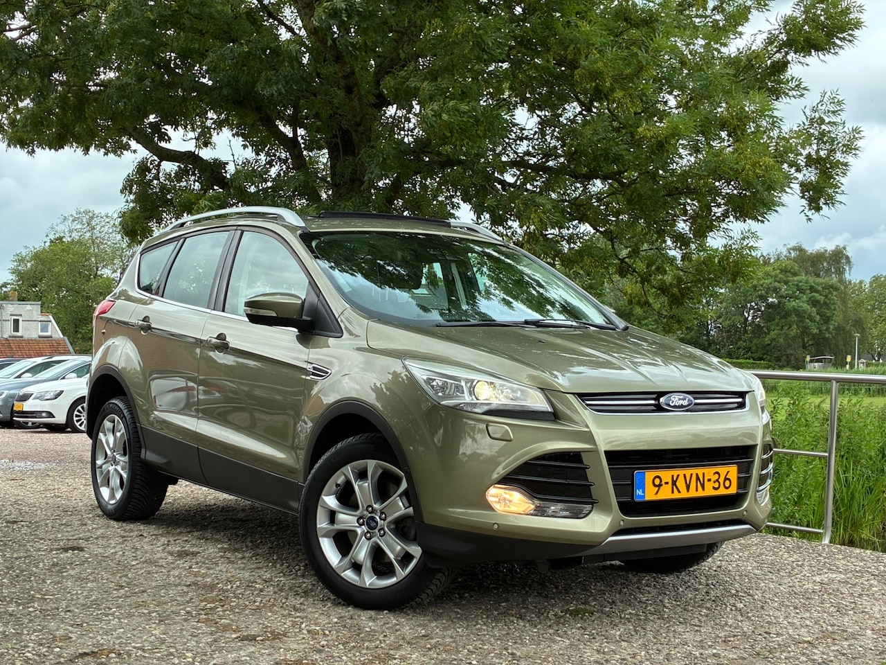 Ford Kuga - 1.6 Titanium 4WD | Automaat | Pano/schuif dak + Leder nu €13.975,-!! - AutoWereld.nl