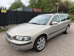 Volvo V70 - 2.4 Edition I Clima/Carplay/Cruise/Trekhaak