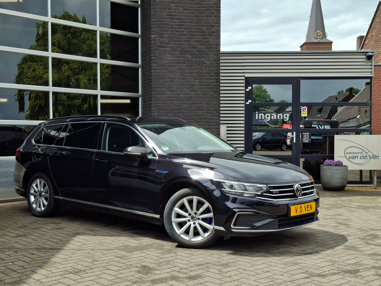 Volkswagen Passat Variant - 1.4 TSI PHEV GTE Business Premium, zwenkbare trekhaak, camera, massagestoel, app connect - AutoWereld.nl