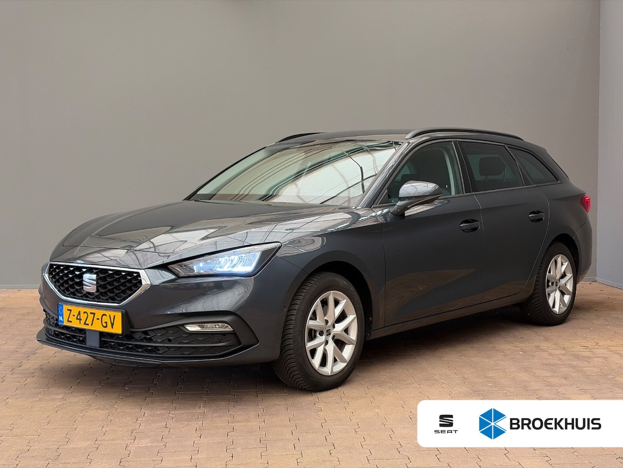 SEAT Leon Sportstourer - Style Business Intense 110PK TREKHAAK | Achteruitrijcamera | Apple Carplay / Android Auto - AutoWereld.nl