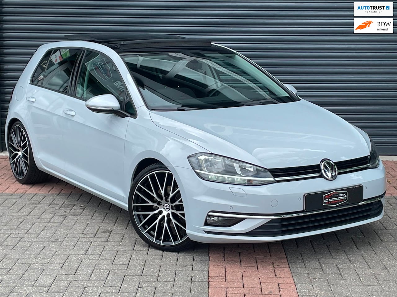 Volkswagen Golf - 1.4 TSI Highline Business R Automaat | Pano | Keyless | Acc | Carplay | Nieuwstaat - AutoWereld.nl