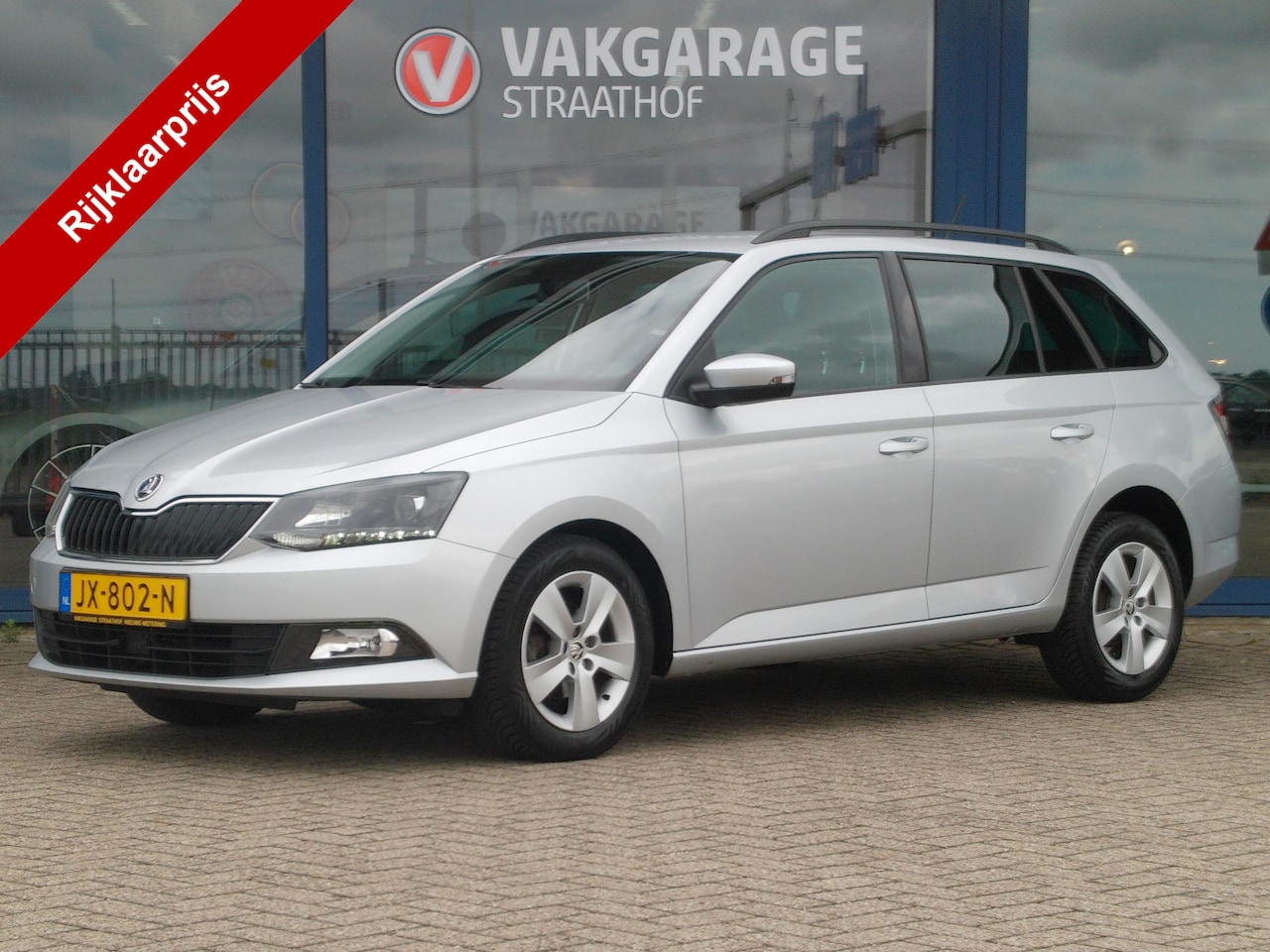 Skoda Fabia Combi - 1.2 TSI Ambition Business 1.2 TSI Ambition Business, Bluetooth / Cruise Control / Parkeer Sensoren / 15'' LMV - AutoWereld.nl