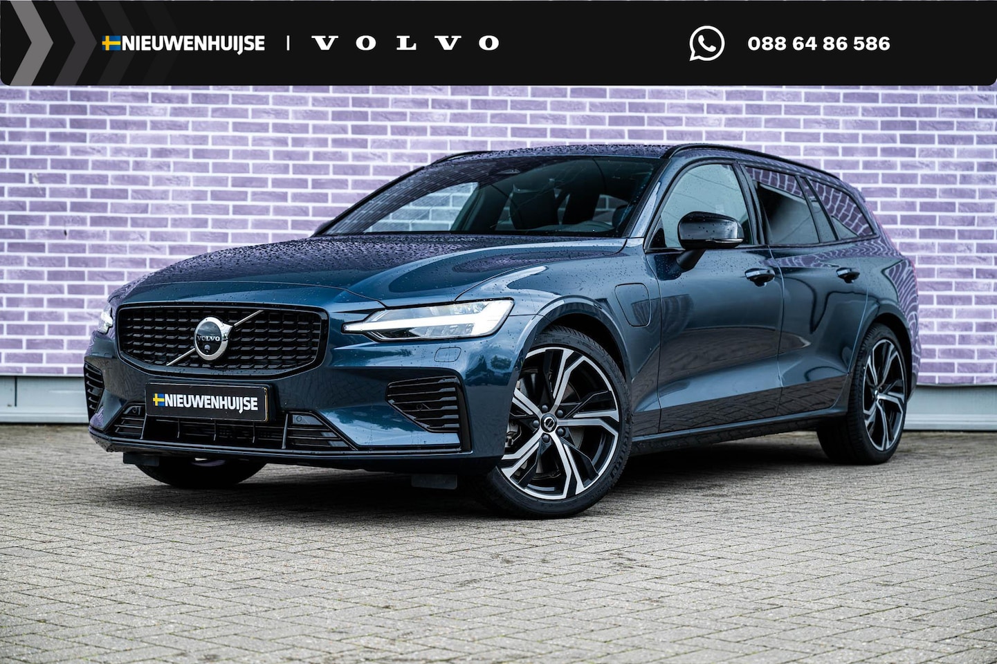 Volvo V60 - 2.0 T6 Plug-in hybrid AWD Ultra Dark | Schuif-/kanteldak | Head Up Display | Donker Glas | - AutoWereld.nl