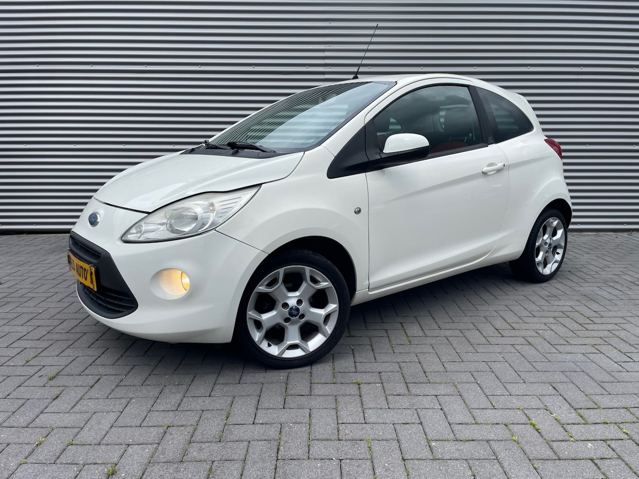 Ford Ka - 1.2 Titanium AIRCO/ LMV / GETINT GLAS / INCLUSIEF NIEUWE APK! - AutoWereld.nl