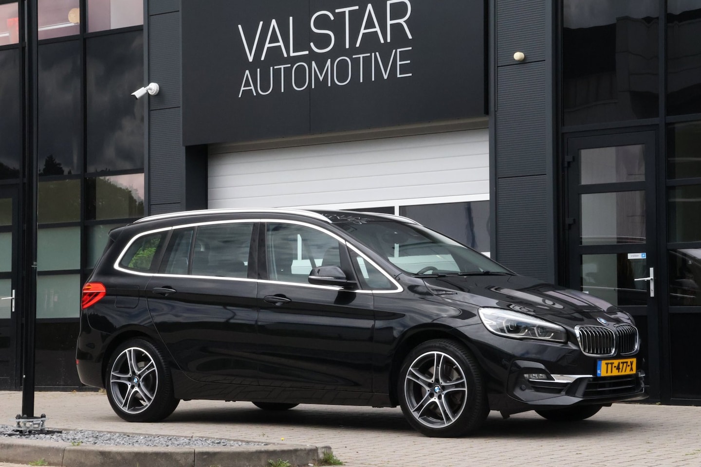 BMW 2-serie Gran Tourer - 220i High Executive | LED | TREKHAAK | STOELVERWARMING | FACELIFT! - AutoWereld.nl