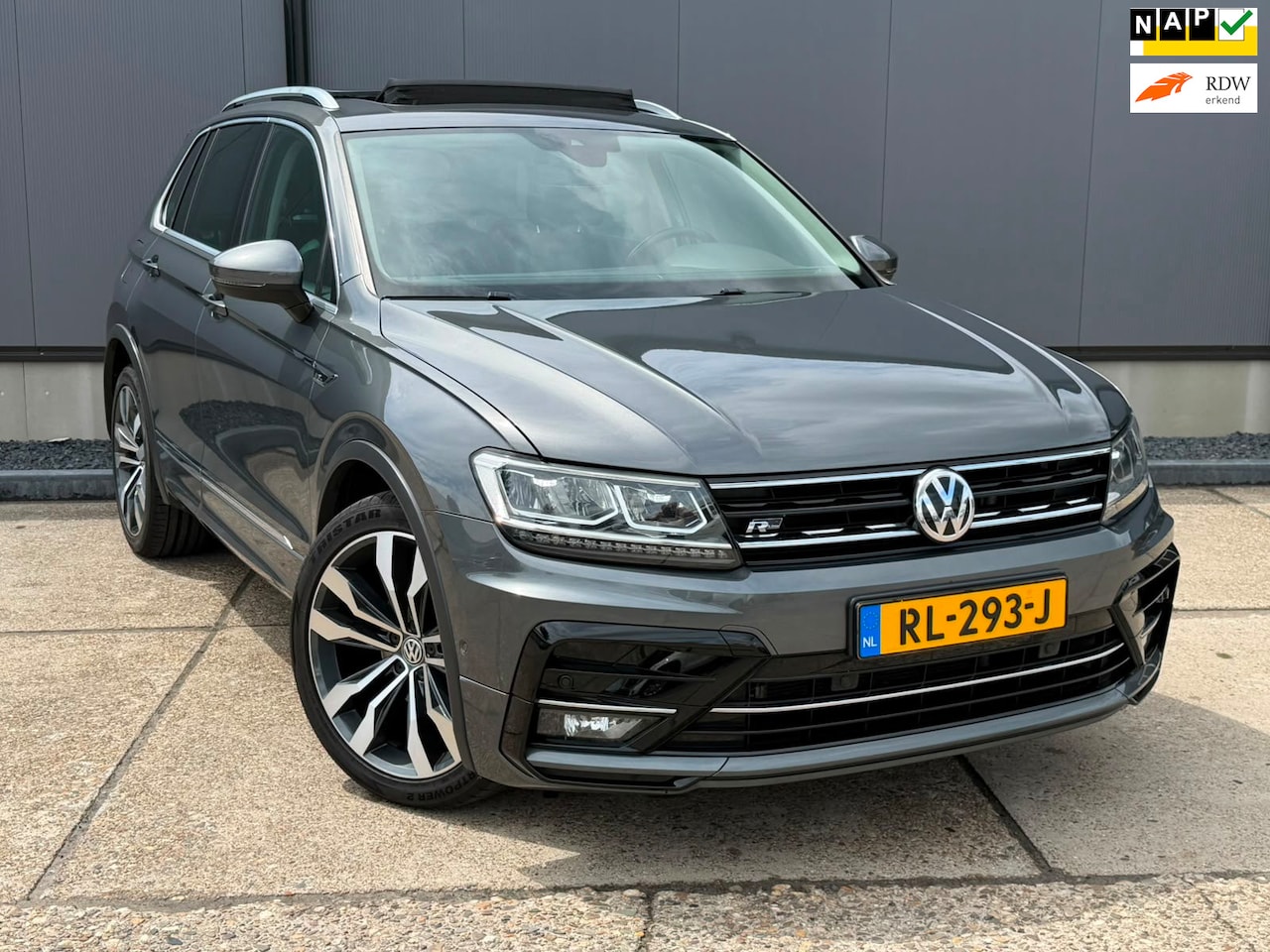 Volkswagen Tiguan - 1.4 TSI ACT Highline LED / LEER/ PANO / TREKHAAK volle auto - AutoWereld.nl
