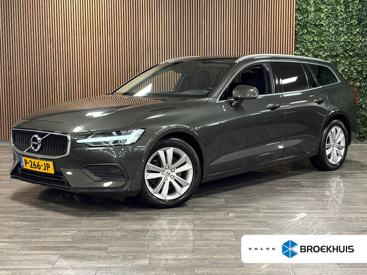 Volvo V60 - B4 Aut. Business Edition | Trekhaak | Pine Grey! | Adaptieve Cruise Control | Stoel en Stu - AutoWereld.nl