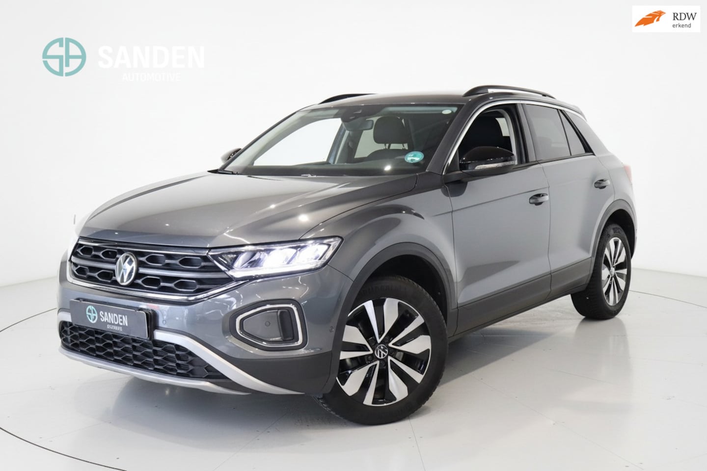 Volkswagen T-Roc - 1.0 TSI Life Edition|115PK|LED|Navigatie|Parkeersensoren|17inch - AutoWereld.nl