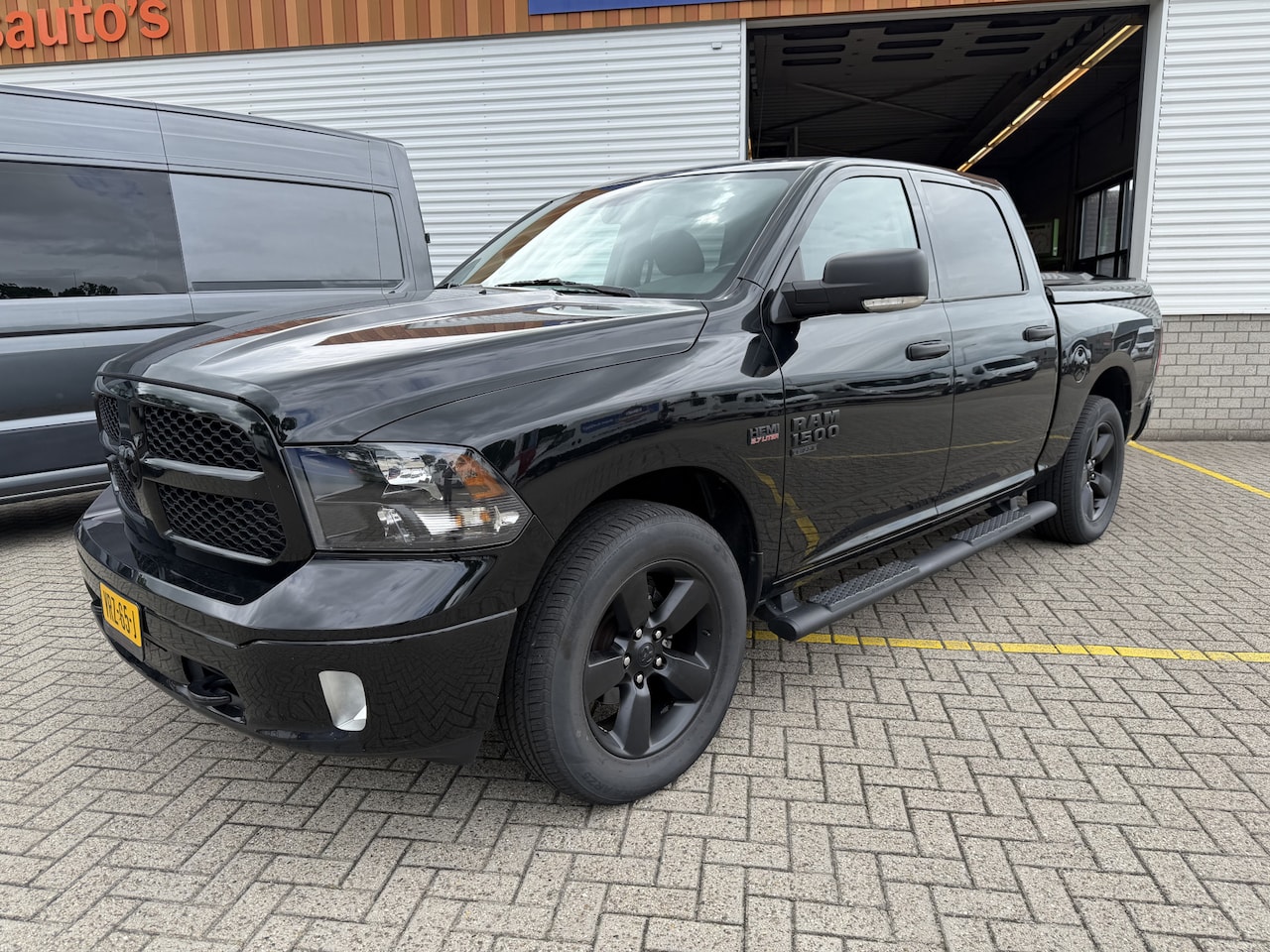 Dodge Ram 1500 - 5.7 V8 4x4 Crew Cab 5'7 Longhorn / vaste prijs rijklaar € 39.950 ex btw / euro 6 / lease v - AutoWereld.nl
