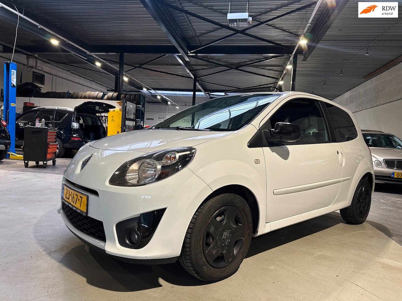 Renault Twingo - 1.2-16V Miss Sixty/Panoramadak/Airco/Apk nieuw - AutoWereld.nl