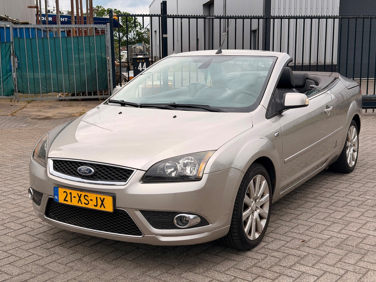 Ford Focus Coupé-Cabriolet - 2.0-16V Titanium Automaat Clima Navi - AutoWereld.nl