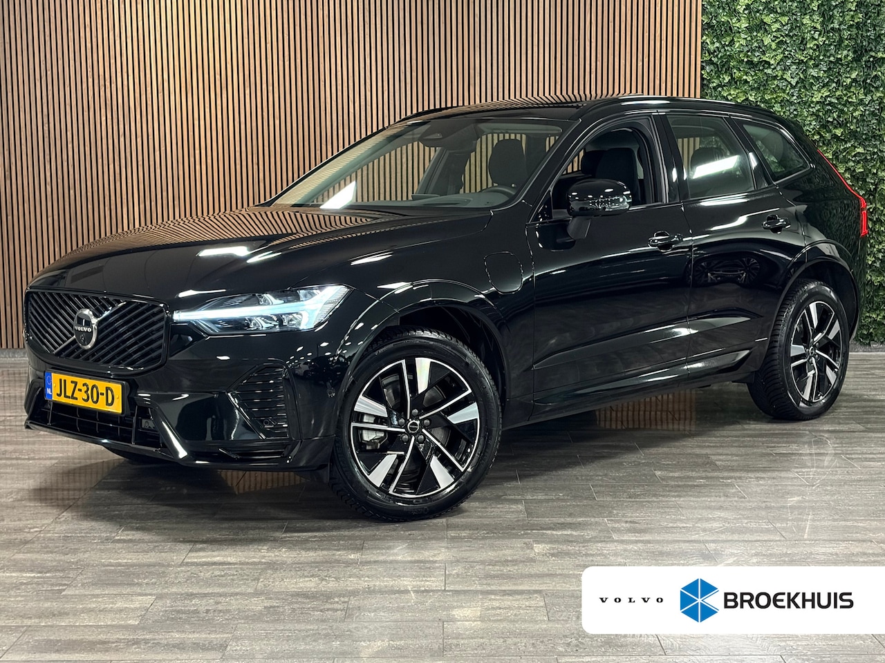 Volvo XC60 - T6 AWD Recharge Plus Dark | MY26 Facelift | Schuifdak | Trekhaak | 360° Camera | | Head-Up - AutoWereld.nl