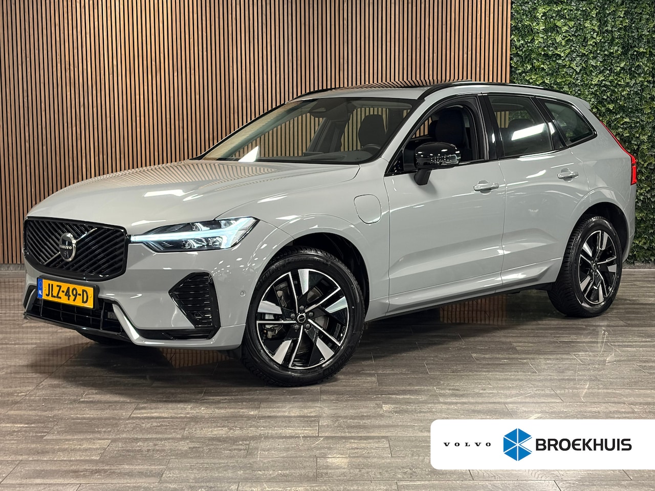 Volvo XC60 - T6 AWD Recharge Plus Dark | MY26 Facelift | Schuifdak | Trekhaak | 360° Camera | | Head-Up - AutoWereld.nl