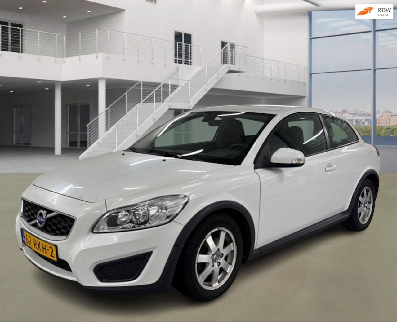 Volvo C30 - 1.6 D2 Kinetic NAVI PSENSOR CRUISE TREKHAAK 2 X SLEUTELS - AutoWereld.nl